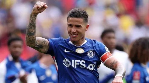 Enzo Fernández comemora no Chelsea. (Foto: Justin Setterfield/Getty Images)