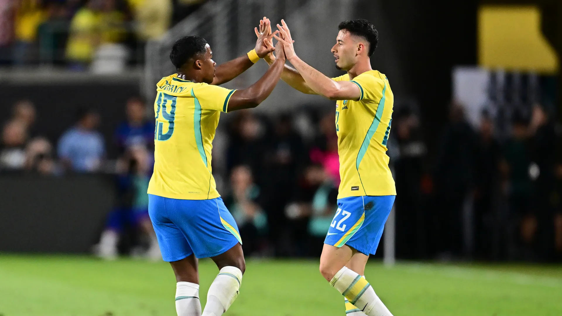 Endrick comemora pela Seleção Brasileira 