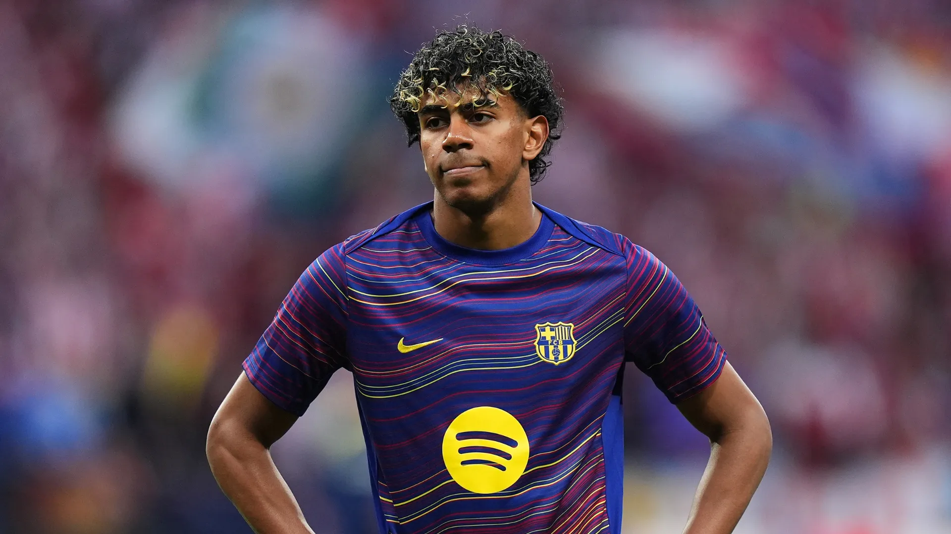 Lamine Yamal durante aquecimento pelo Barcelona