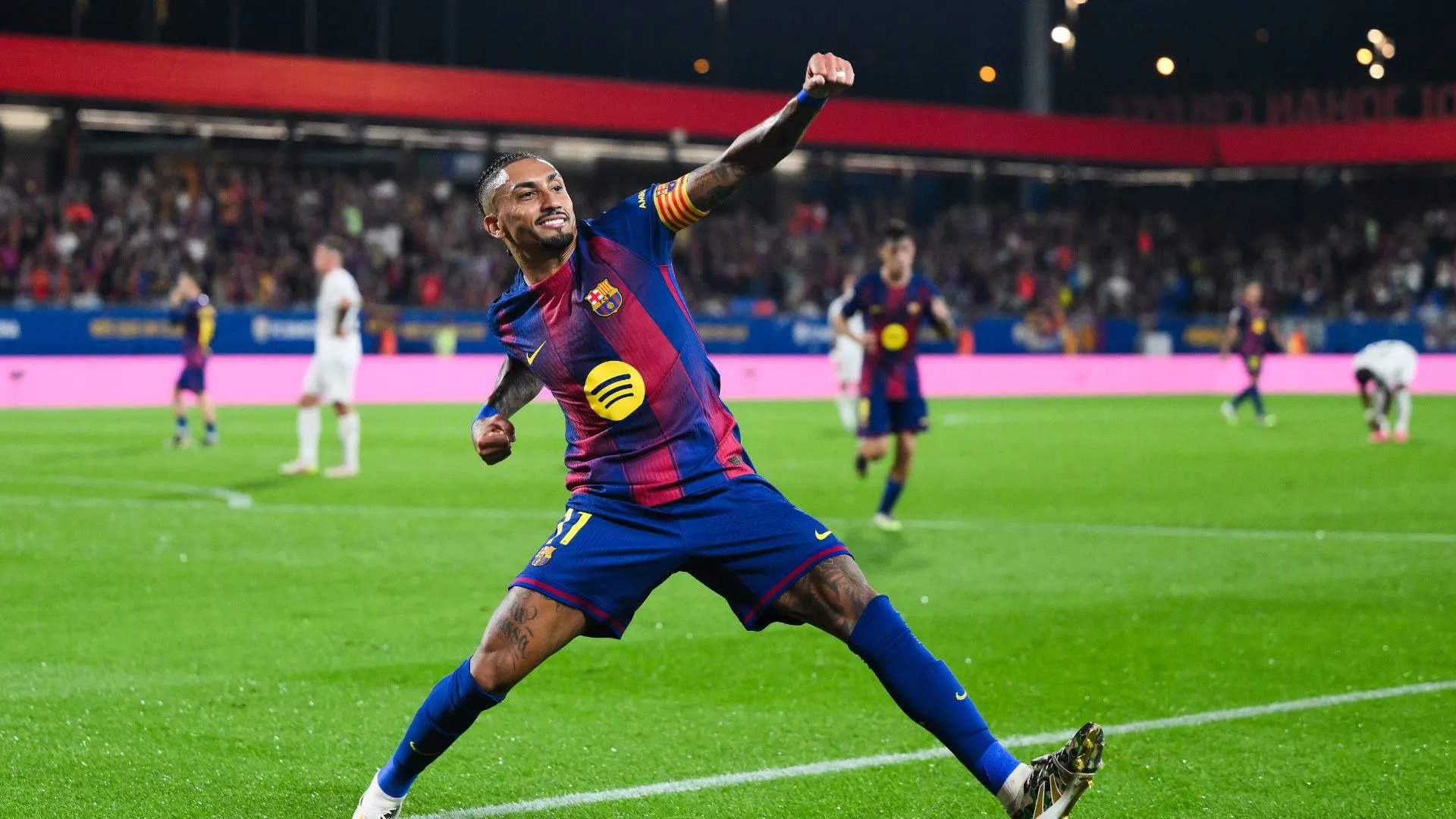 Raphinha é um dos principais jogadores do Barcelona (foto: David Ramos/Getty Images)