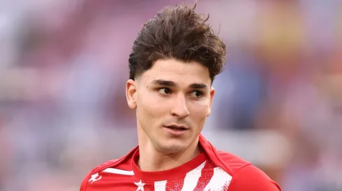 Julián Álvarez minimiza interesse do Barcelona após contato inicial (Photo by Fran Santiago/Getty Images)