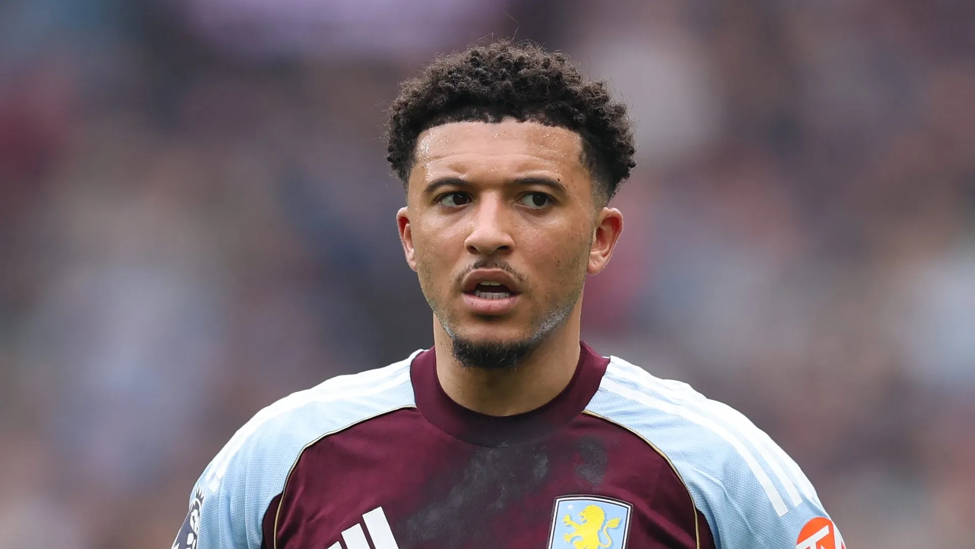 Sancho em campo pelo Aston Villa