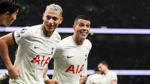 Richarlison e Pedro Porro. (Photo by Julian Finney/Getty Images)
