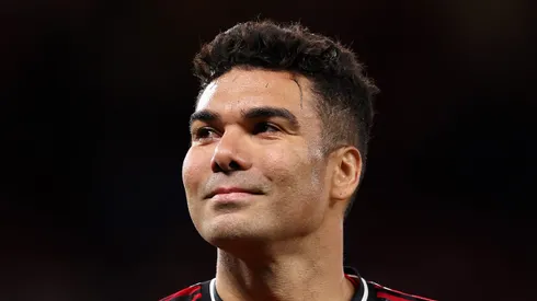Casemiro recebe pedido de Matheus Cunha e torcida do United para renovar. (Photo by Alex Livesey/Getty Images)