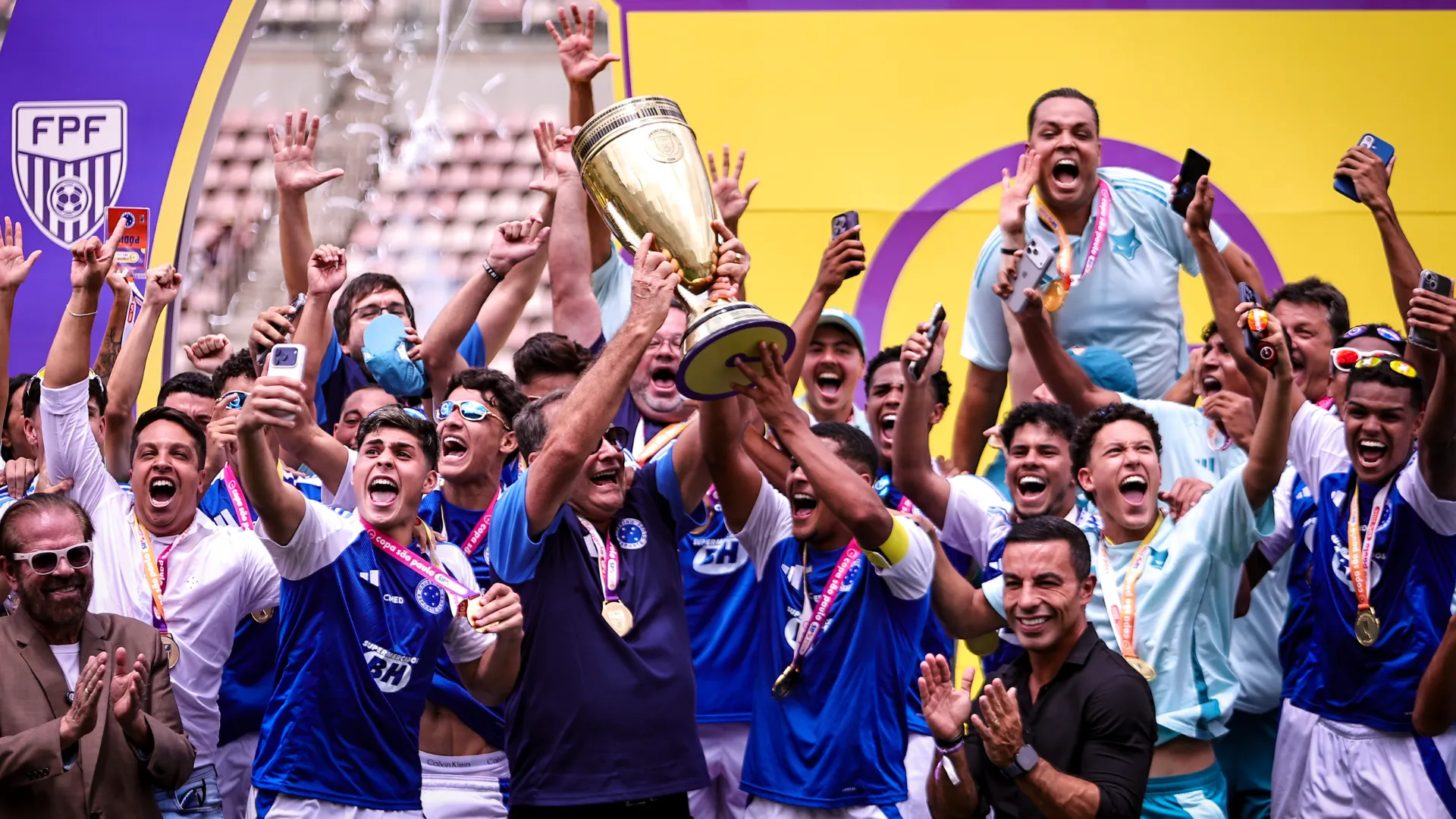 Cruzeiro comemora título da Copinha 2026