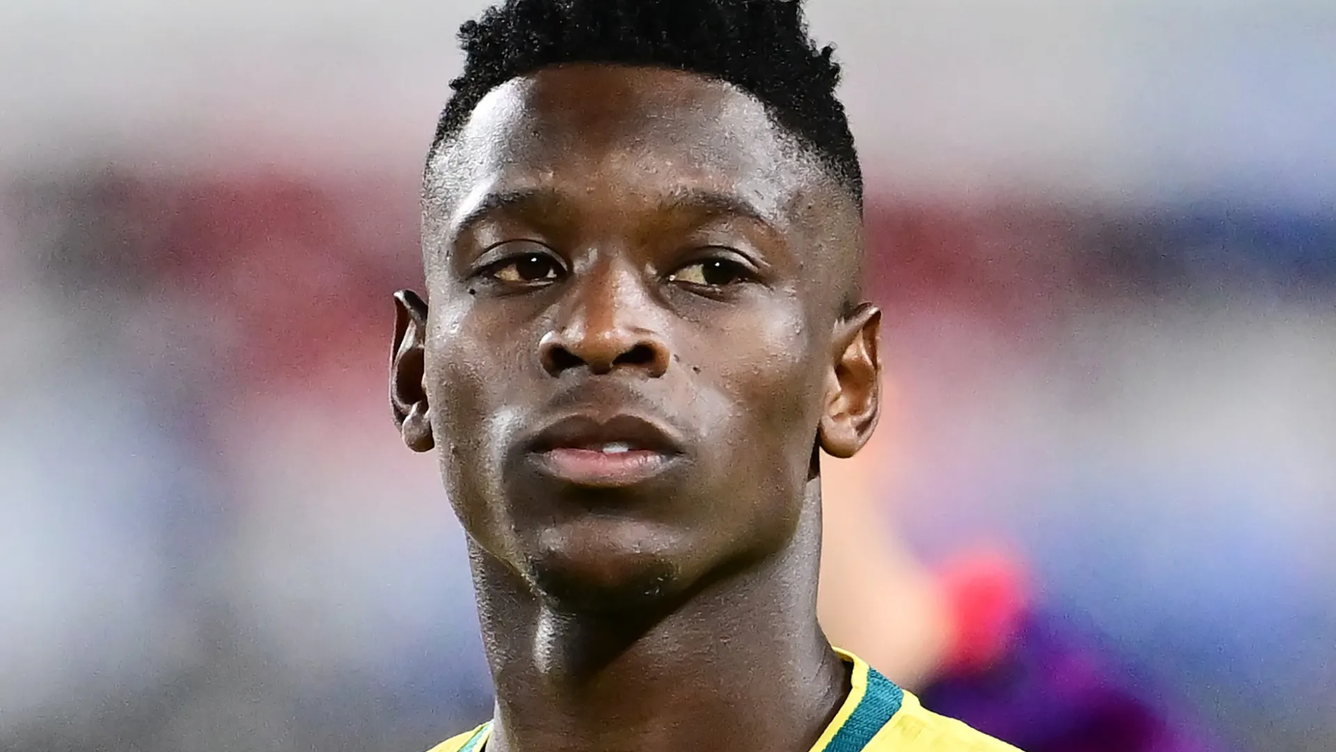 Luiz Henrique aparece concentrado antes de uma partida pelo Brasil