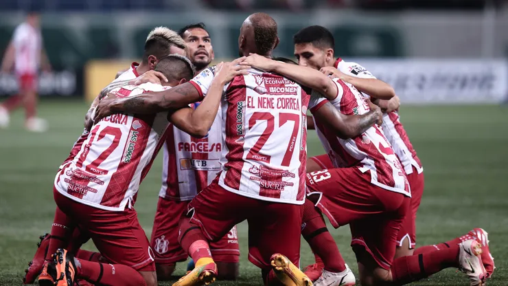 Independiente Petrolero contra o Palmeiras. (Foto: Ettore Chiereguini/AGIF)