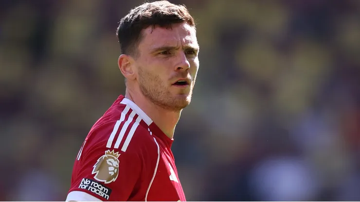 Atlético de Madrid retoma interesse em Robertson, do Liverpool e pode aplicar chapéu no Tottenham. (Foto: Alex Livesey/Getty Images)