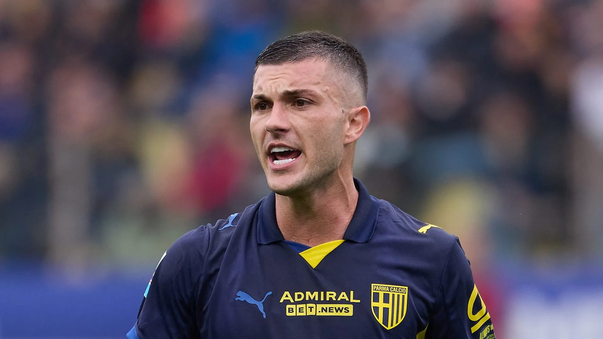 Strefezza em campo pelo Parma