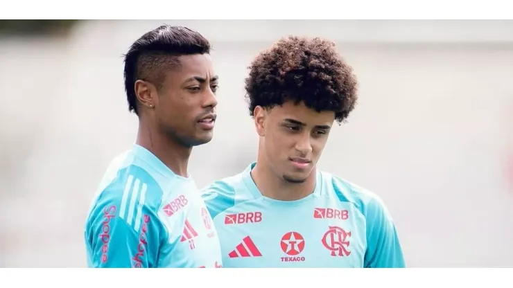 Ryan Roberto e Bruno Henrique durante treinamento - Foto: Adriano Fontes-CRF