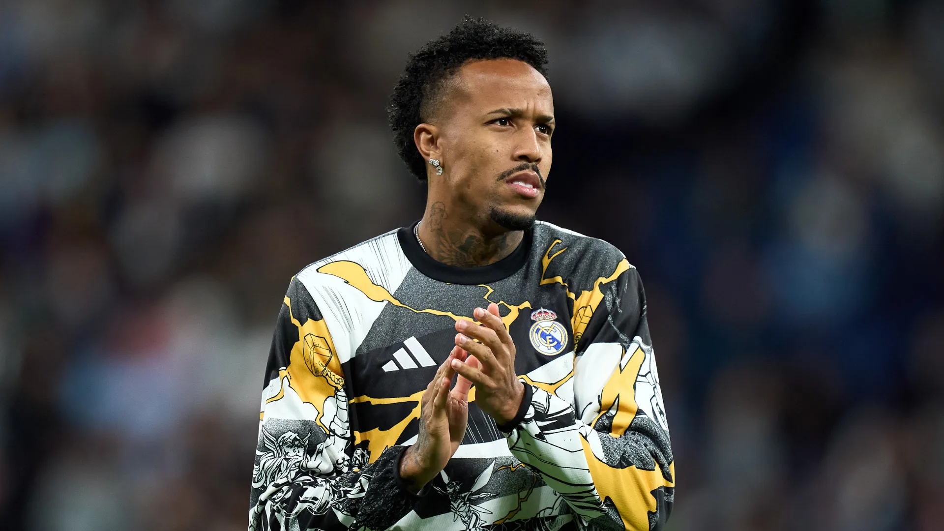Éder Militão bate palma durante aquecimento do Real Madrid