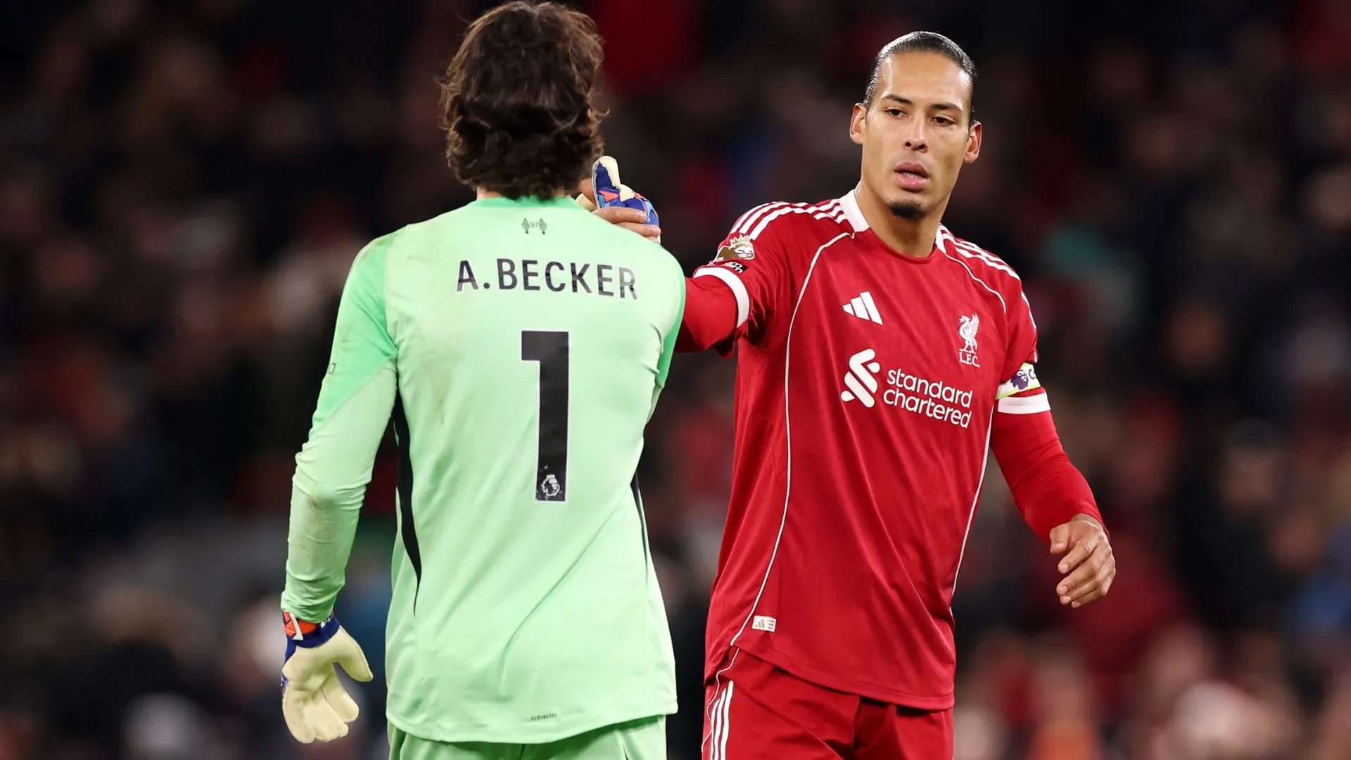 Alisson e Van Dijk ganharam títulos pelo Liverpool (foto: Carl Recine/Getty Images)