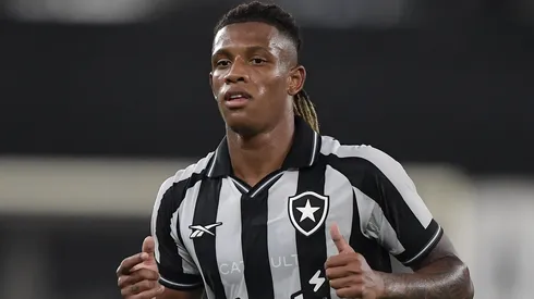 Danilo em campo com as cores do Botafogo. Foto: Thiago Ribeiro/AGIF
