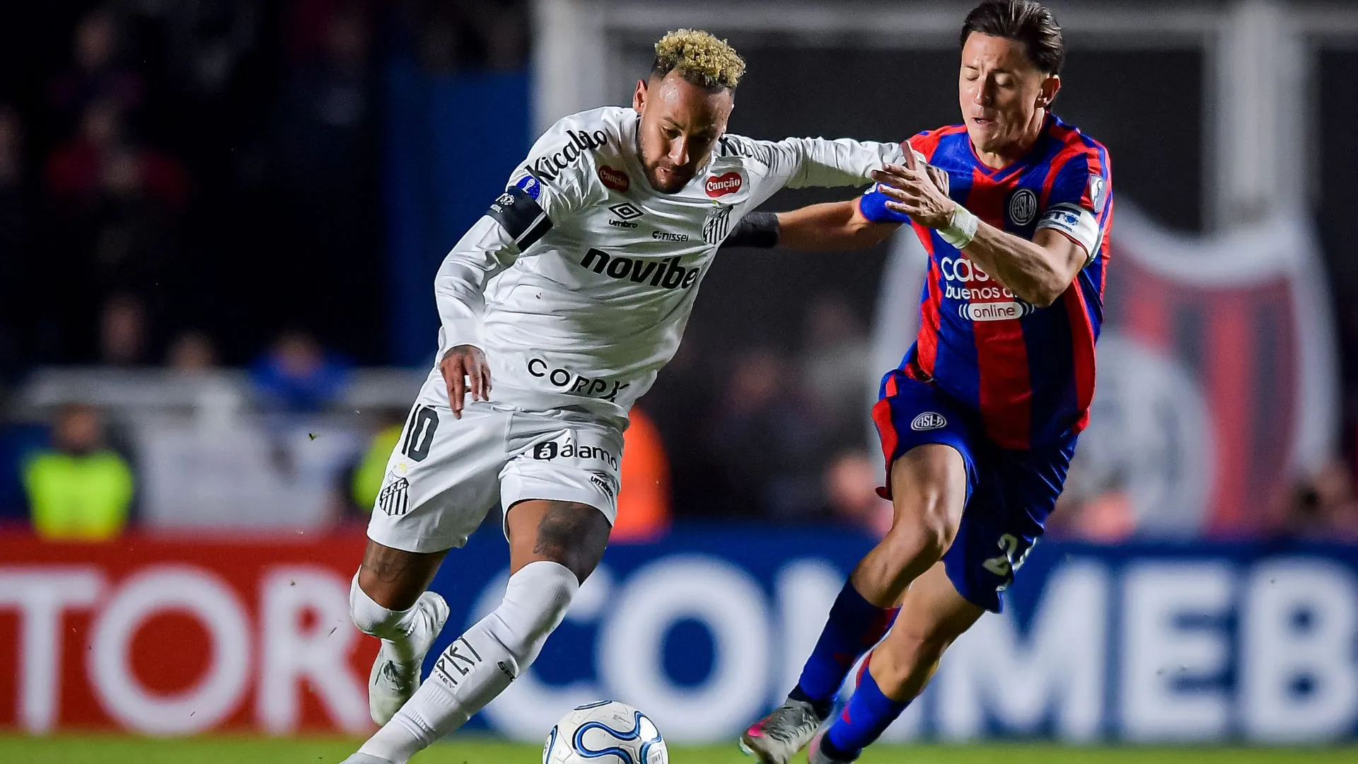 Craque brasileiro foi marcado na partida da Copa Sul-Americana (foto: Marcelo Endelli/Getty Images)