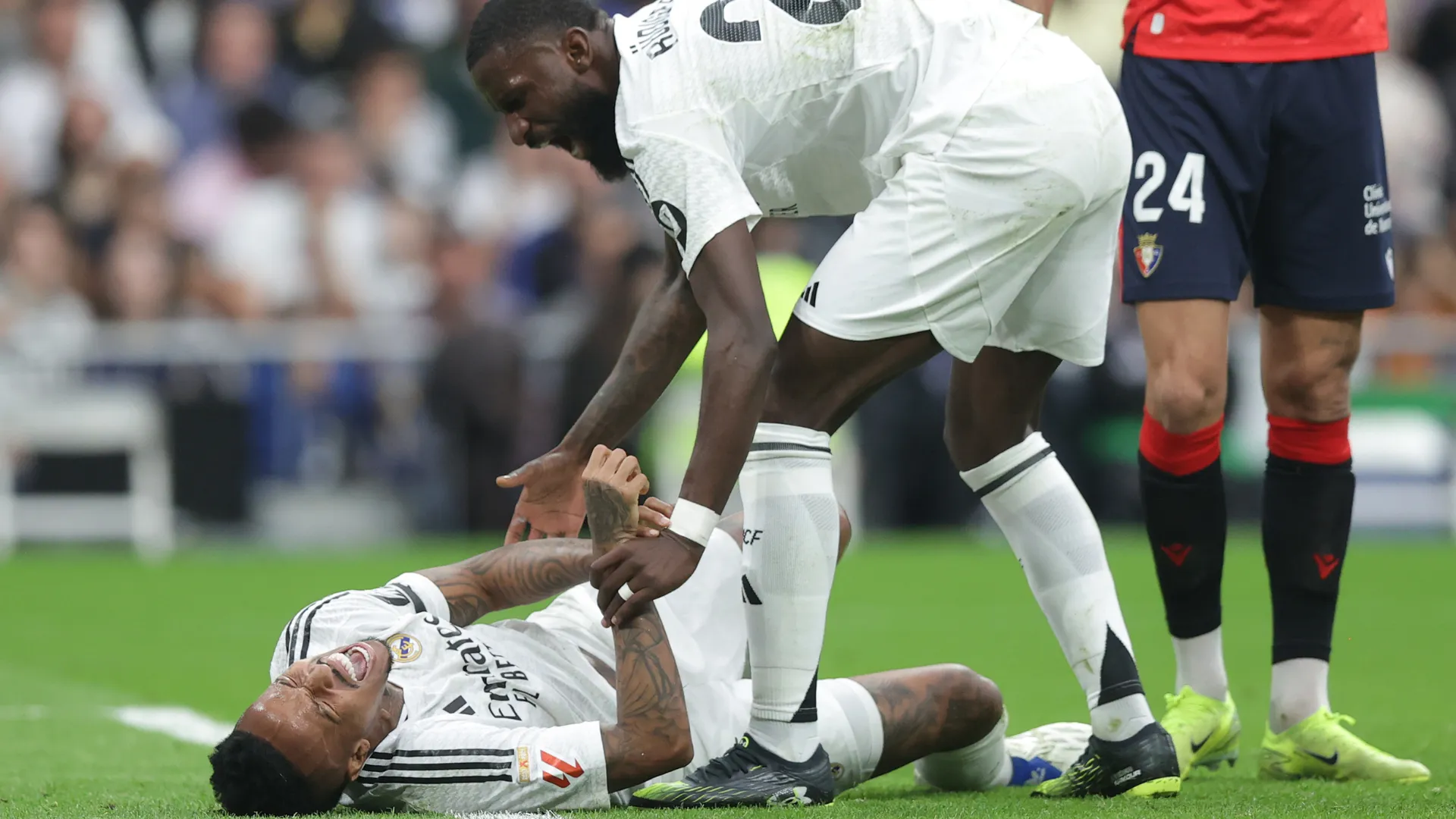 Éder Militão sente lesão em jogo do Real Madrid