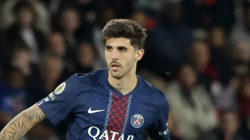 Beraldo jogando como volante no PSG