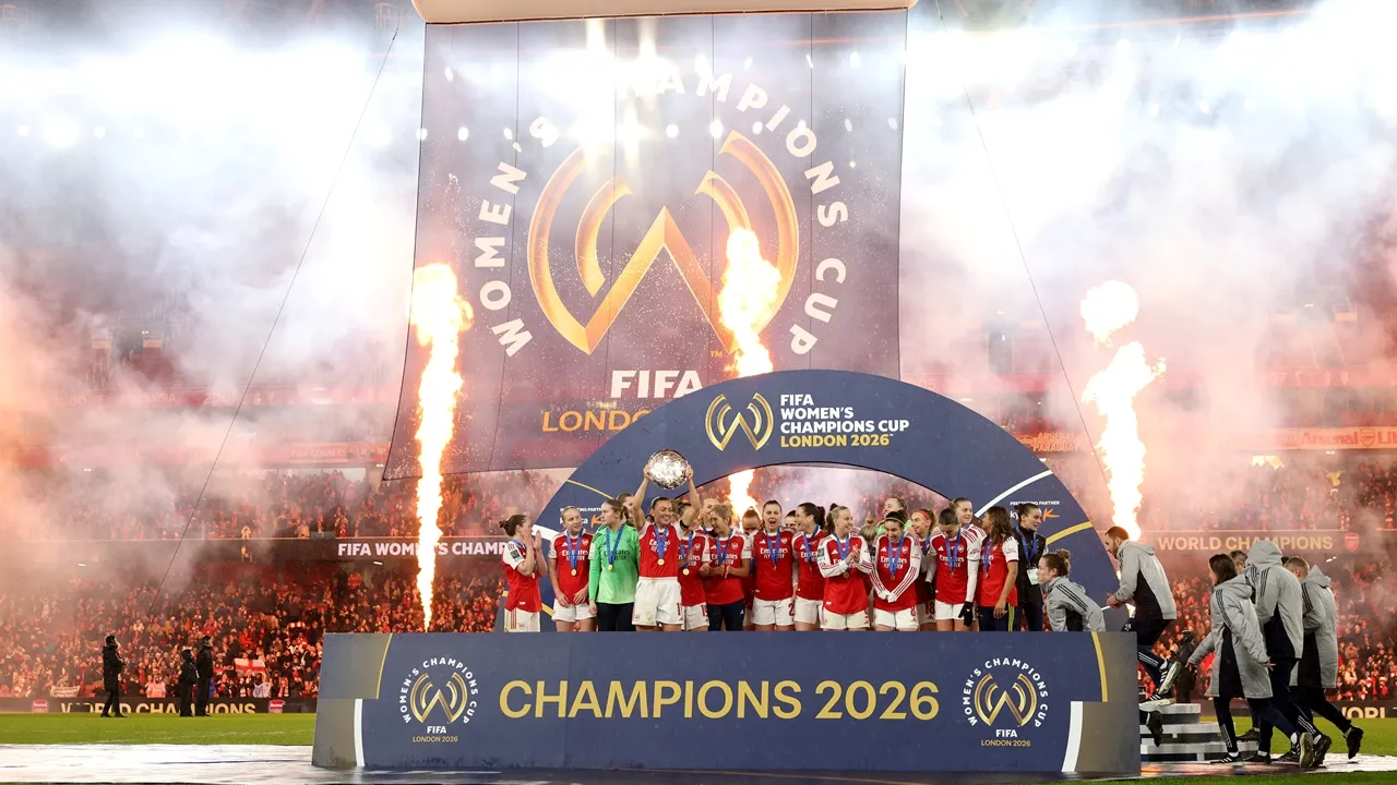 Jogadoras do Arsenal comemorando o título do Mundial de Clubes Feminino - Foto: Jasper Wax/Getty Images