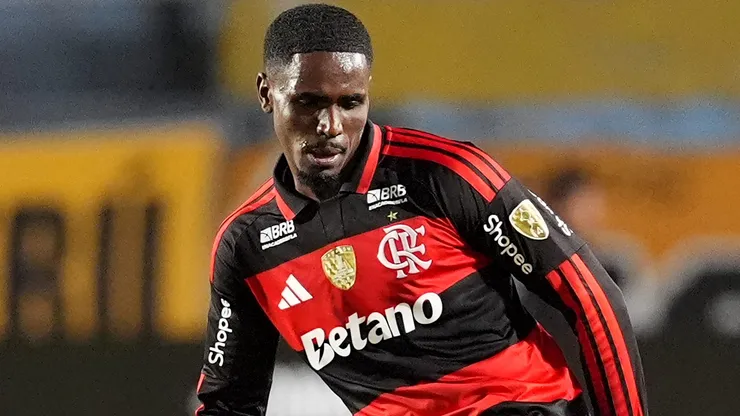 Evertton Araújo em partida da Libertadores. (Photo by Raul Sifuentes/Getty Images)