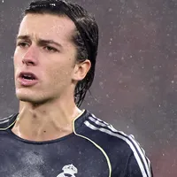 Manchester United e Arsenal disputam Álvaro Carreras, do Real Madrid