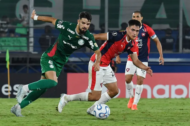 Palmeiras e Cerro Porteño no Paraguai nesta quarta-feira (29/04). (Foto: Christian Alvarenga/Getty Images)