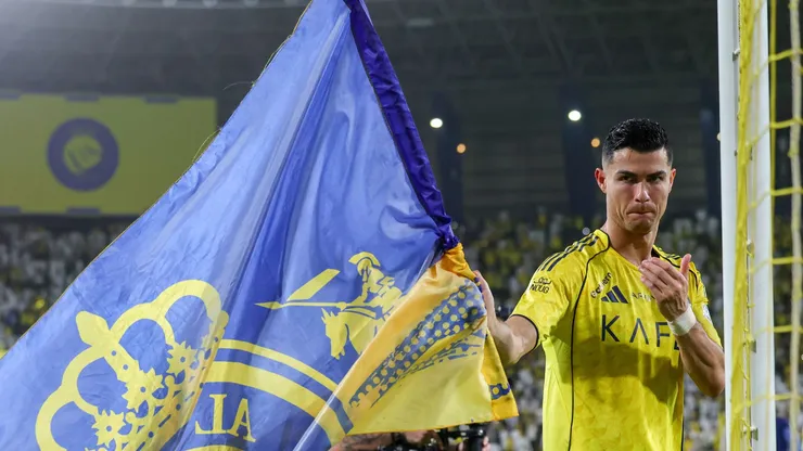 Cristiano Ronaldo com a bandeira do Al-Nassr
