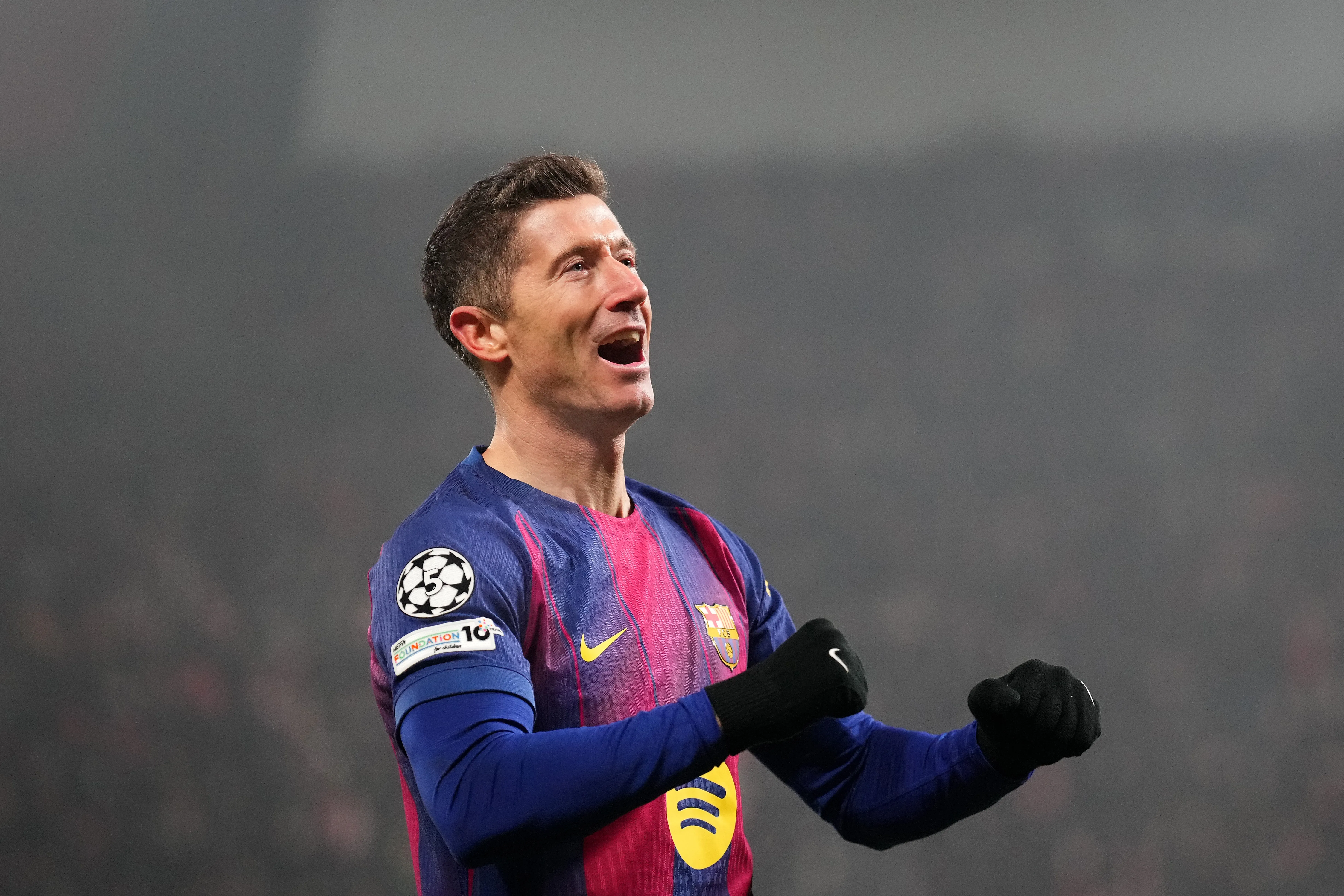 Lewandowski em campo pelo Barcelona (Foto: Gabriel Kuchta/Getty Images)
