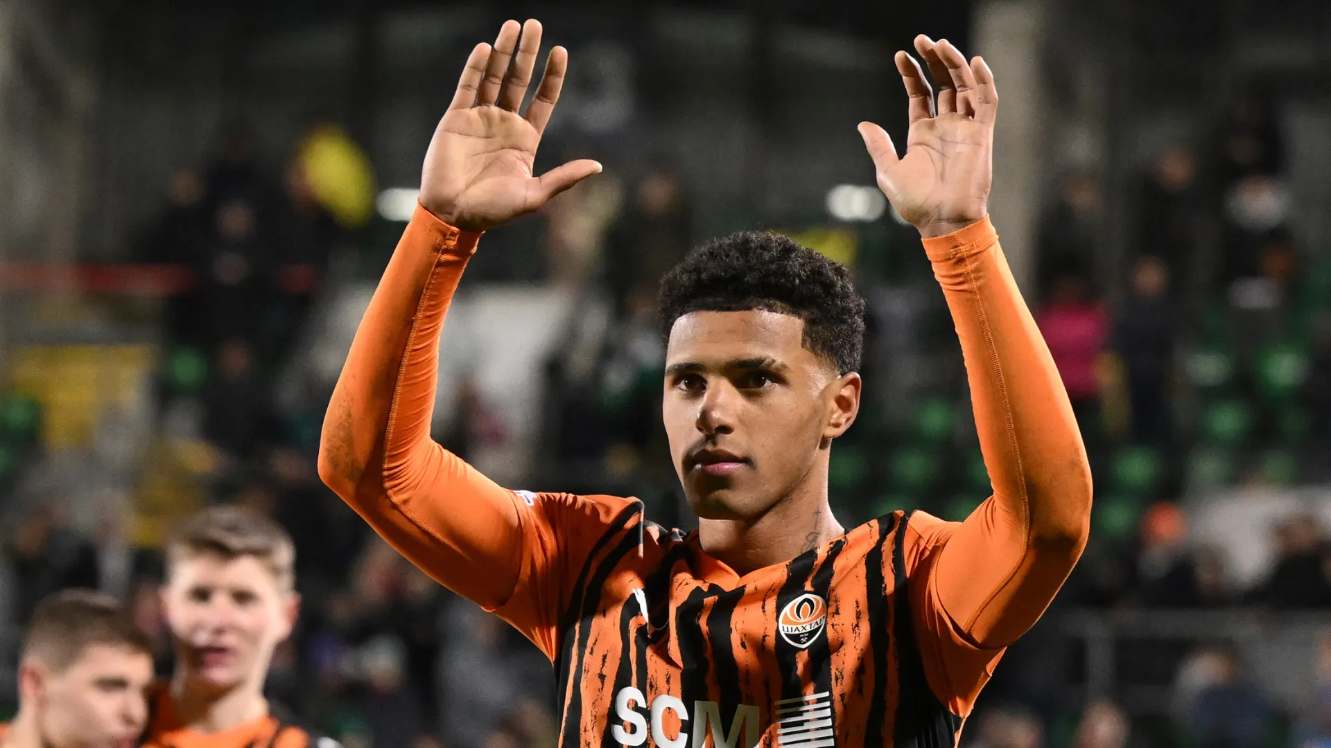 Vinícius Tobias agradece após jogo do Shakhtar Donetsk