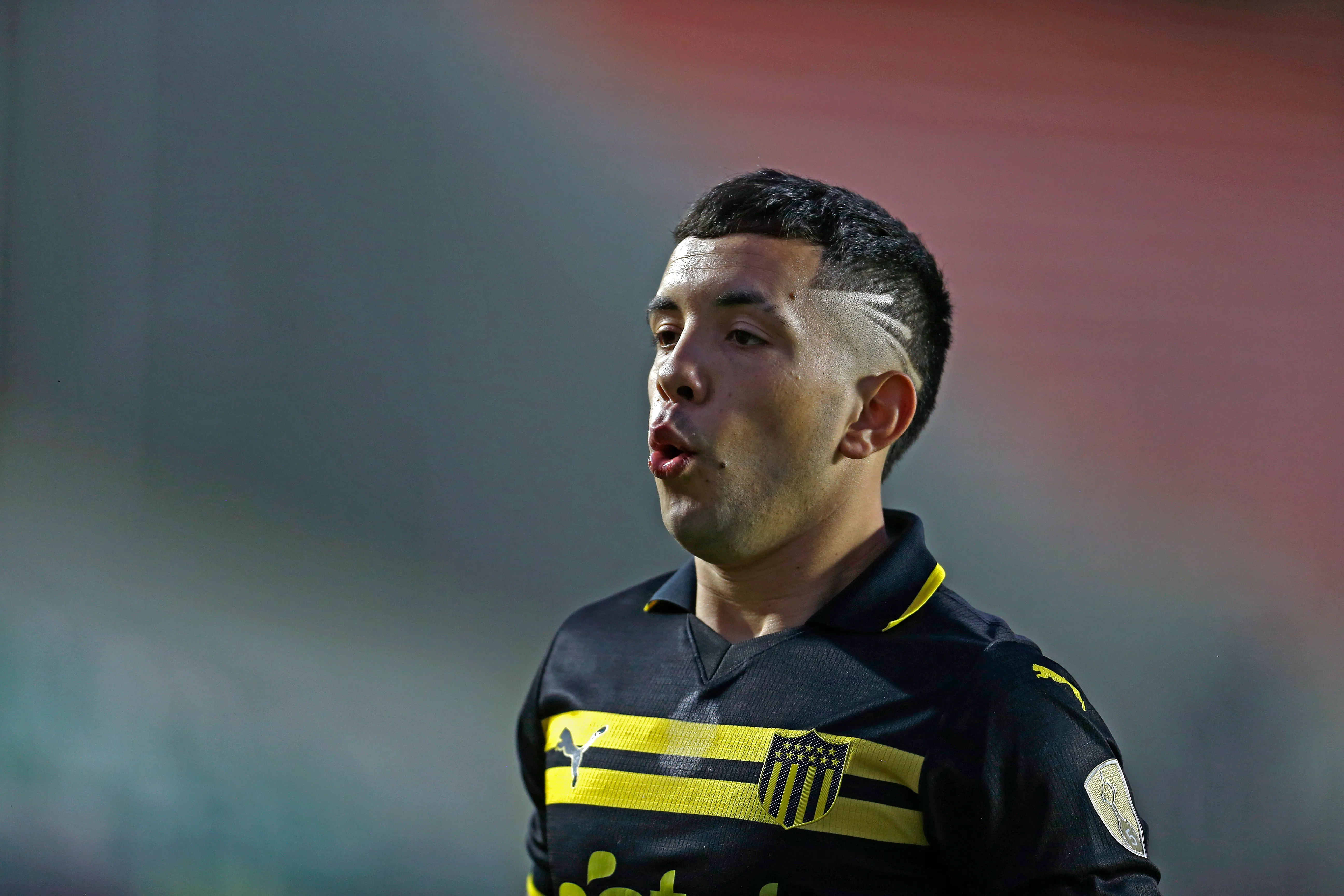 Leo Fernández em campo pelo Peñarol. Foto: Gaston Brito Miserocchi/Getty Images
