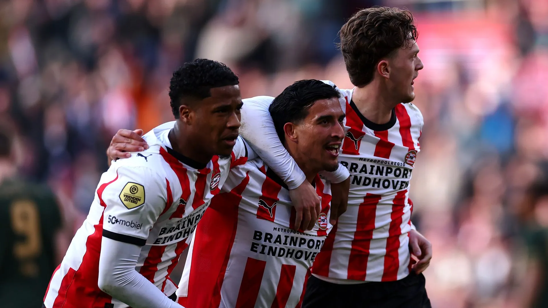 PSV comemorando gol (foto: Dean Mouhtaropoulos/Getty Images)