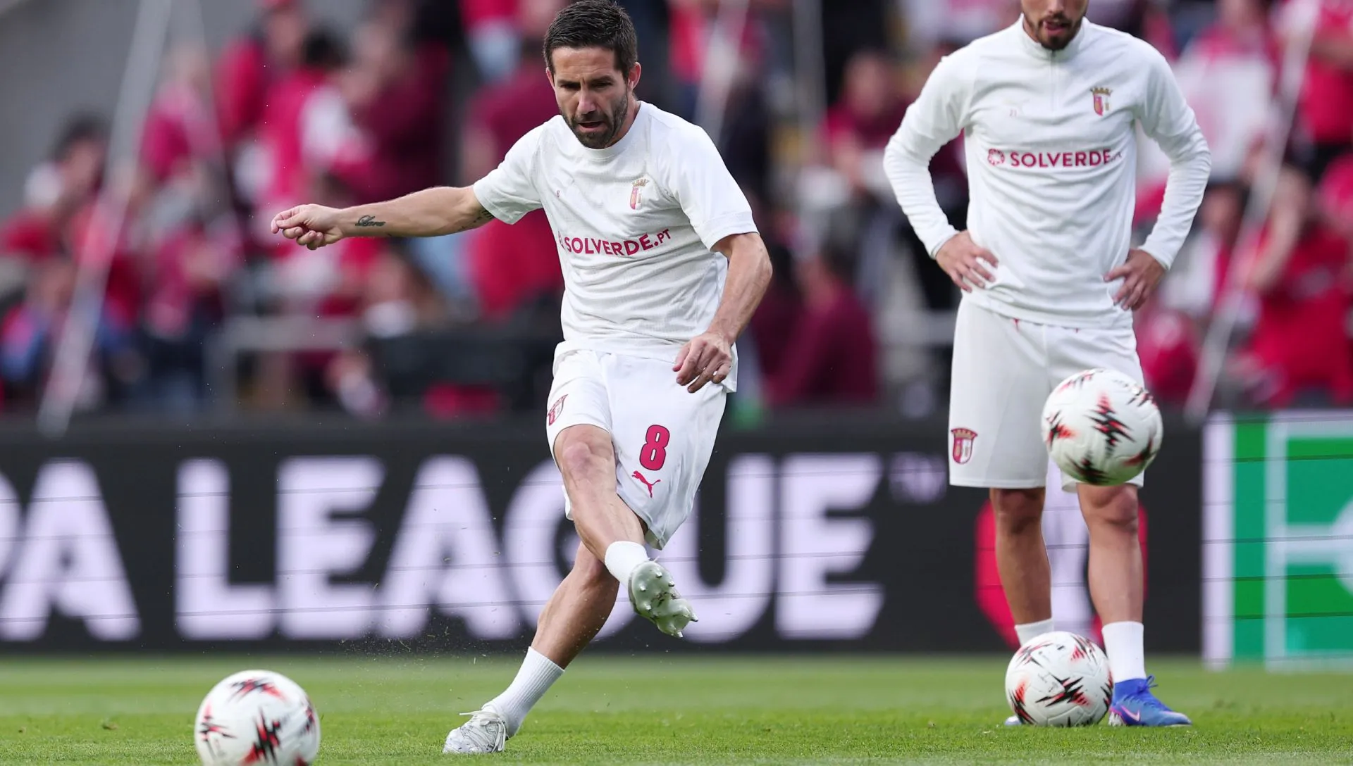 João Moutinho, do Braga, aquece antes do jogo da Europa League. Foto: Diogo Cardoso/Getty Images