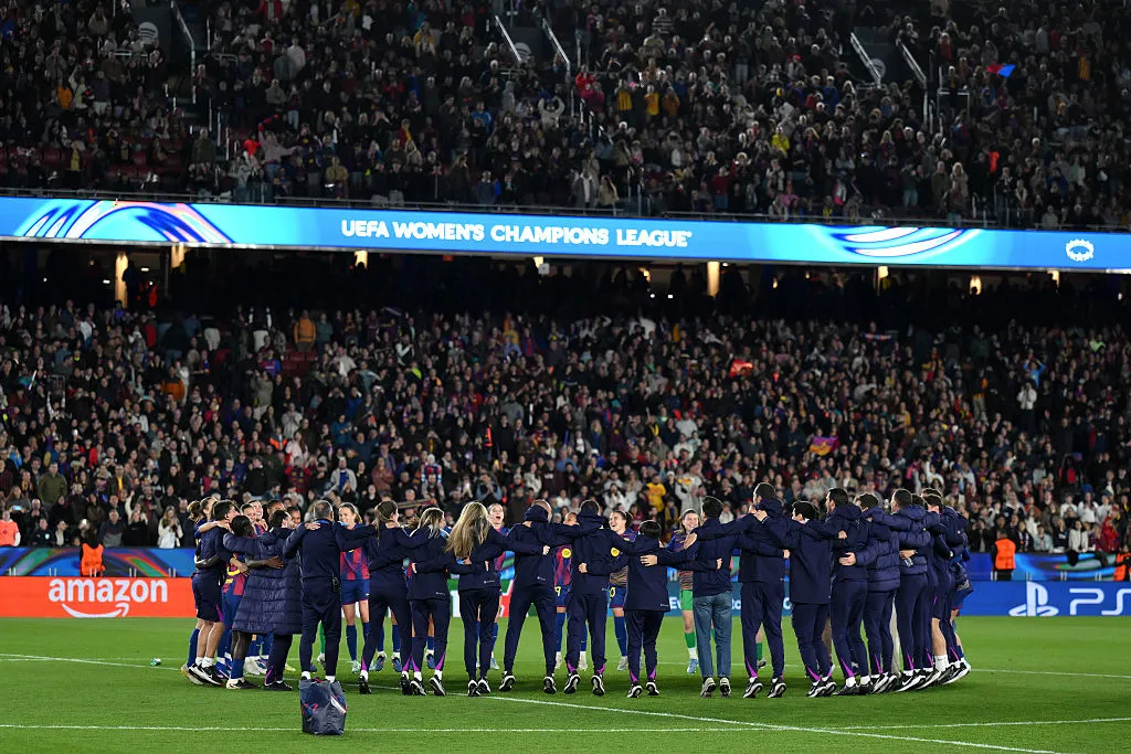 Jogadoras do Barcelona reunidas depois de partida do clube no Camp Nou - Foto: David Ramos/Getty Images