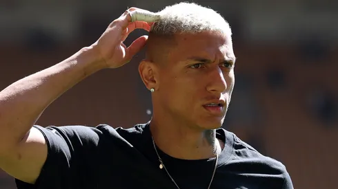 Richarlison em aquecimento pelo Tottenham. (Photo by Michael Steele/Getty Images)