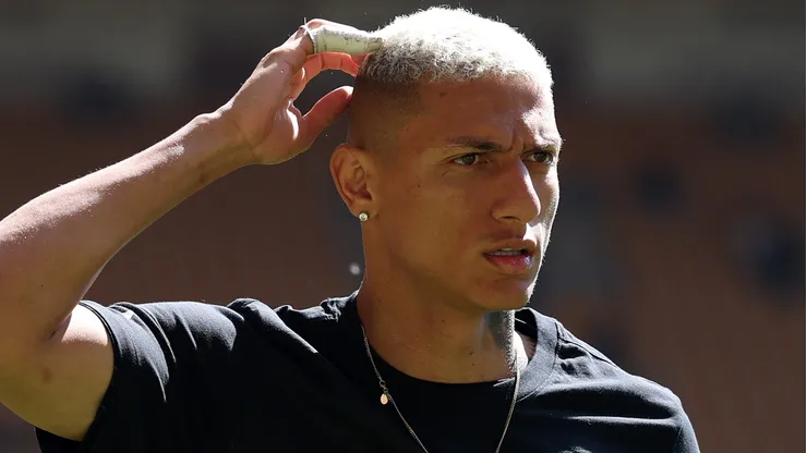 Richarlison em aquecimento pelo Tottenham. (Photo by Michael Steele/Getty Images)
