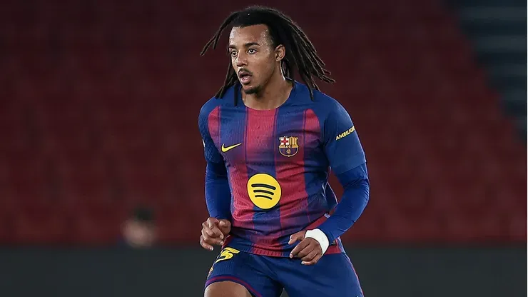 Jules Koundé, lateral do Barcelona. (Photo by Eric Alonso/Getty Images)