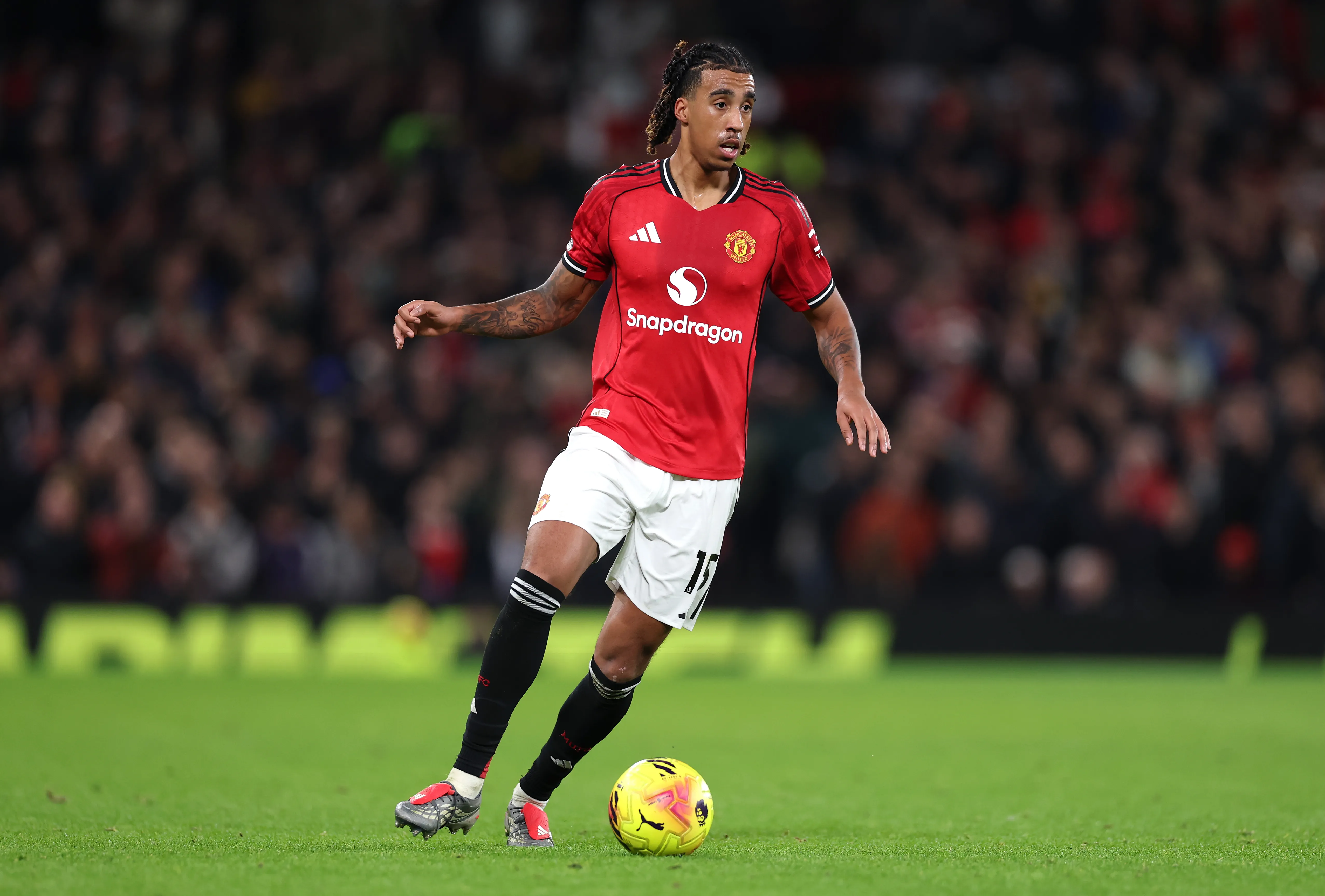 Yoro em campo pelo Manchester United (Foto: Stu Forster/Getty Images)