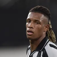 Manchester United faz sondagem por Danilo