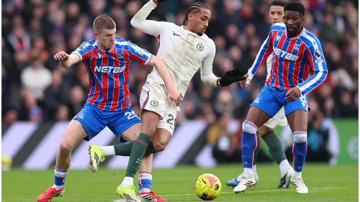Adam Wharton em partida pelo Crystal Palace durante a temporada. Foto: Julian Finney/Getty Images