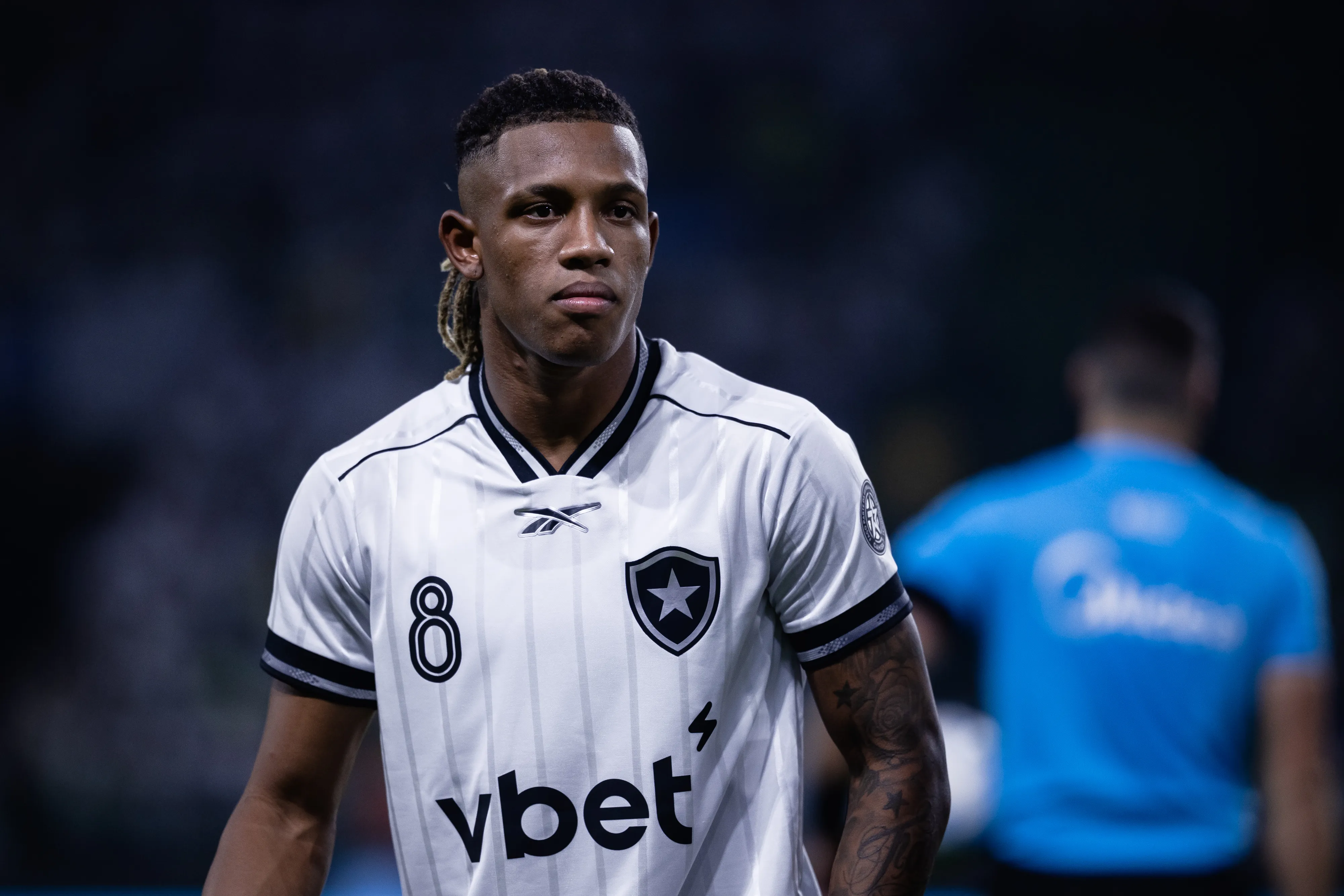 Danilo em campo com as cores do Botafogo. Foto: Ettore Chiereguini/AGIF