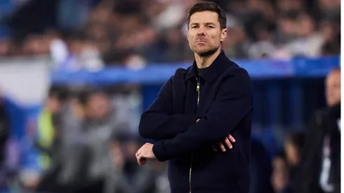 Liverpool deve manter Arne Slot e frustra Xabi Alonso, que pode assumir o Chelsea. Foto: Juan Manuel Serrano Arce/Getty Images