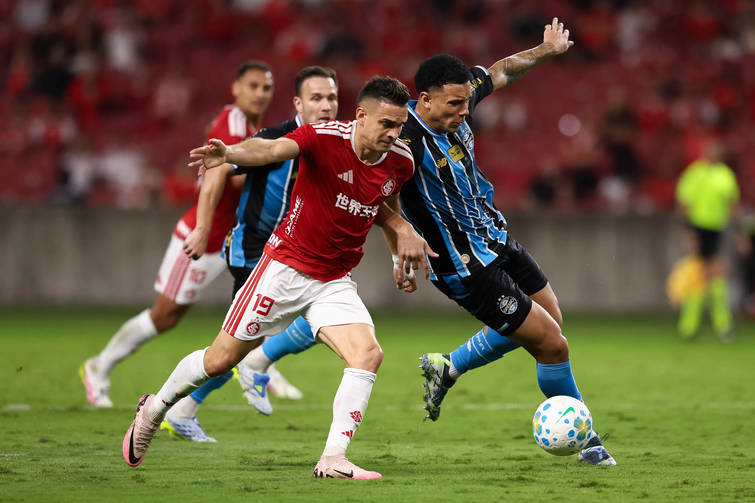 Rafael Borré em ação pelo Internacional. (Foto: Pedro H. Tesch/Getty Images)