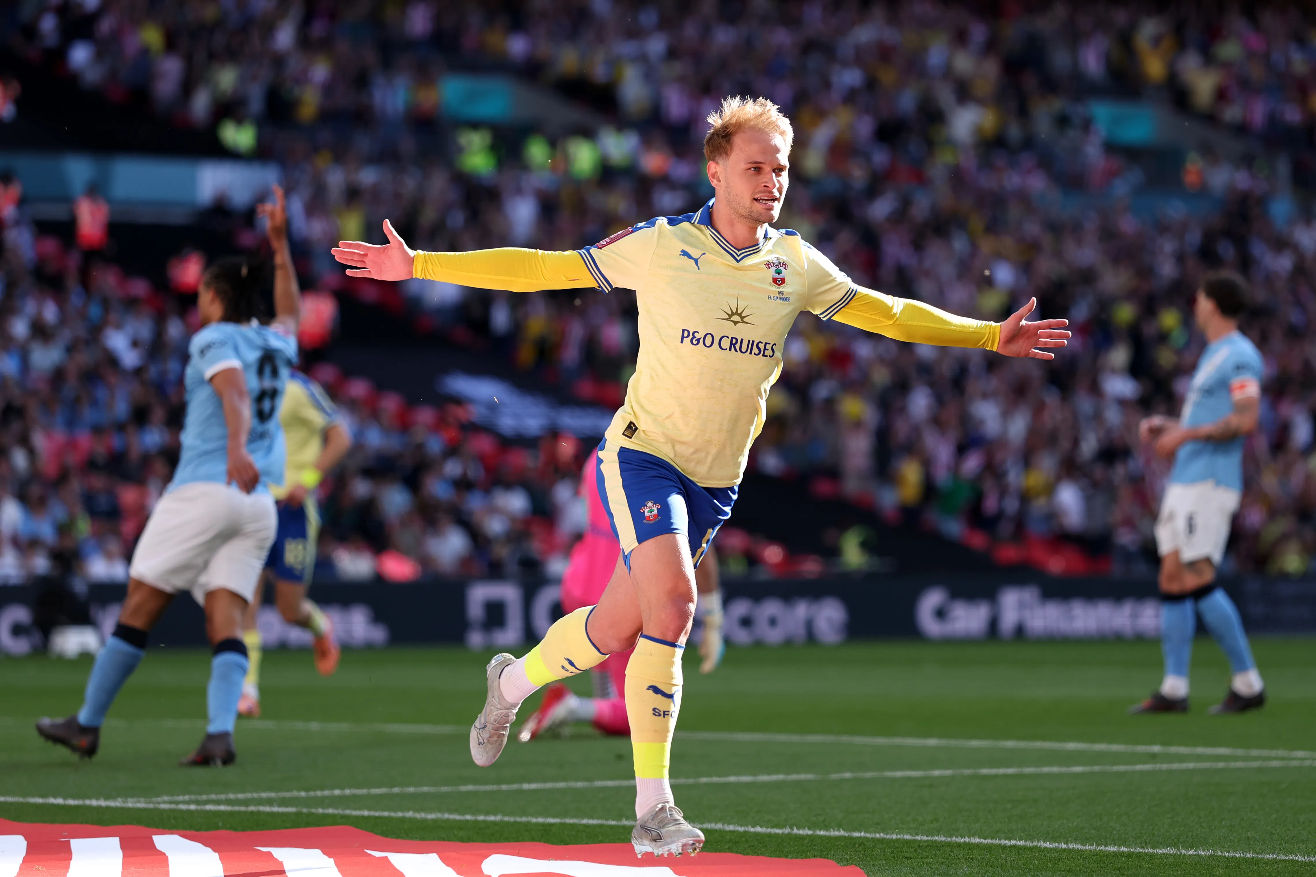 Léo Scienza comemora gol contra o Manchester City. Foto: Justin Setterfield/Getty Images