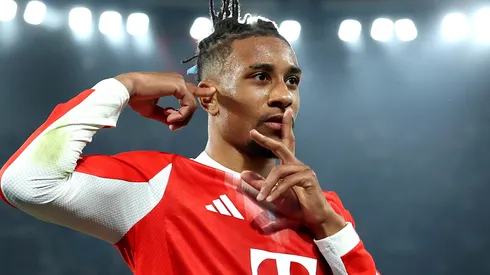 Olise comemorando um gol pelo Bayern. Foto: Alexander Hassenstein/Getty Images
