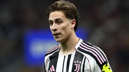 Kenan Yildiz em campo com as cores da Juventus. Foto: Marco Luzzani/Getty Images