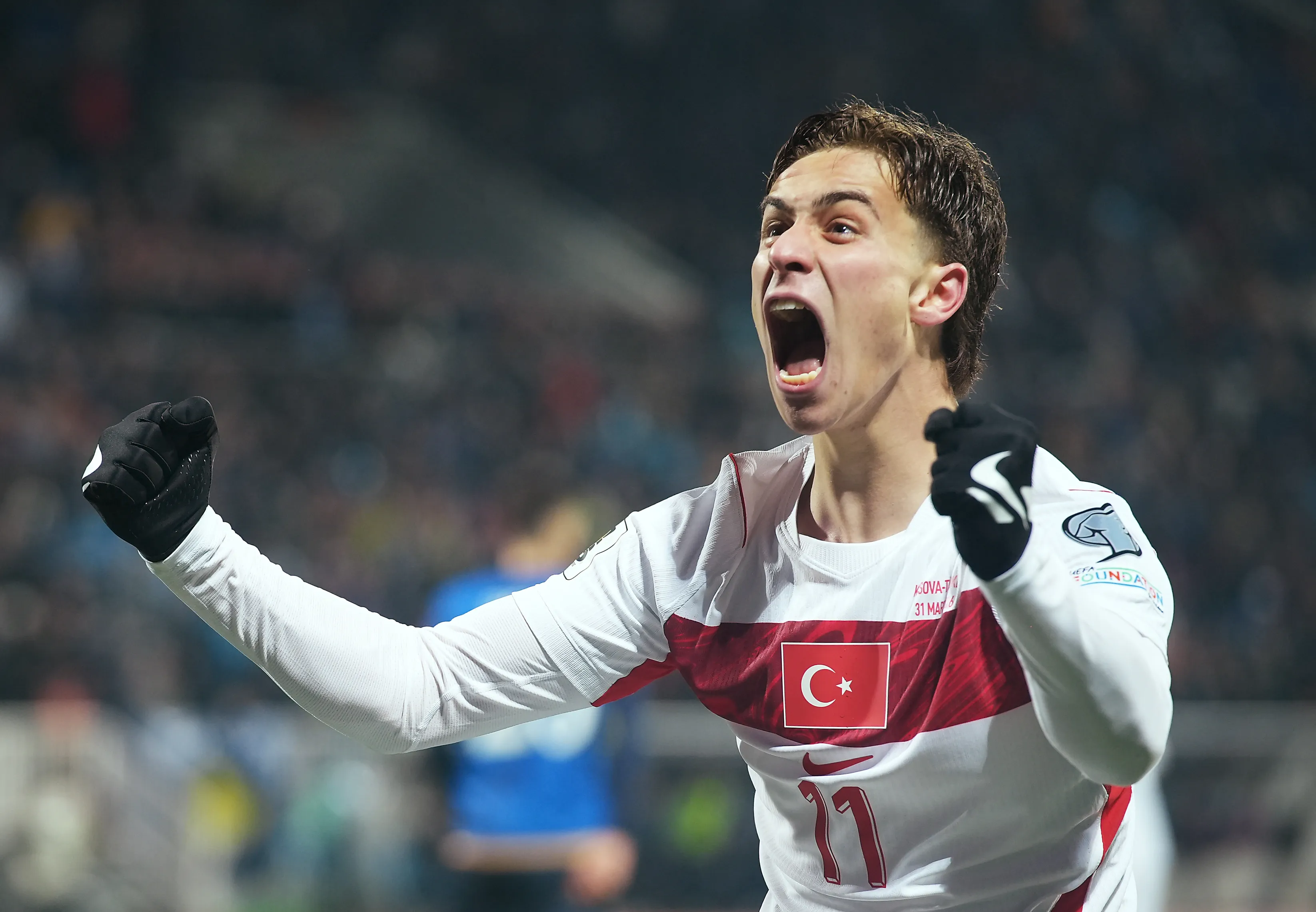 Yildiz em uma partida pela Turquia (Foto: Ferdi Limani/Getty Images)