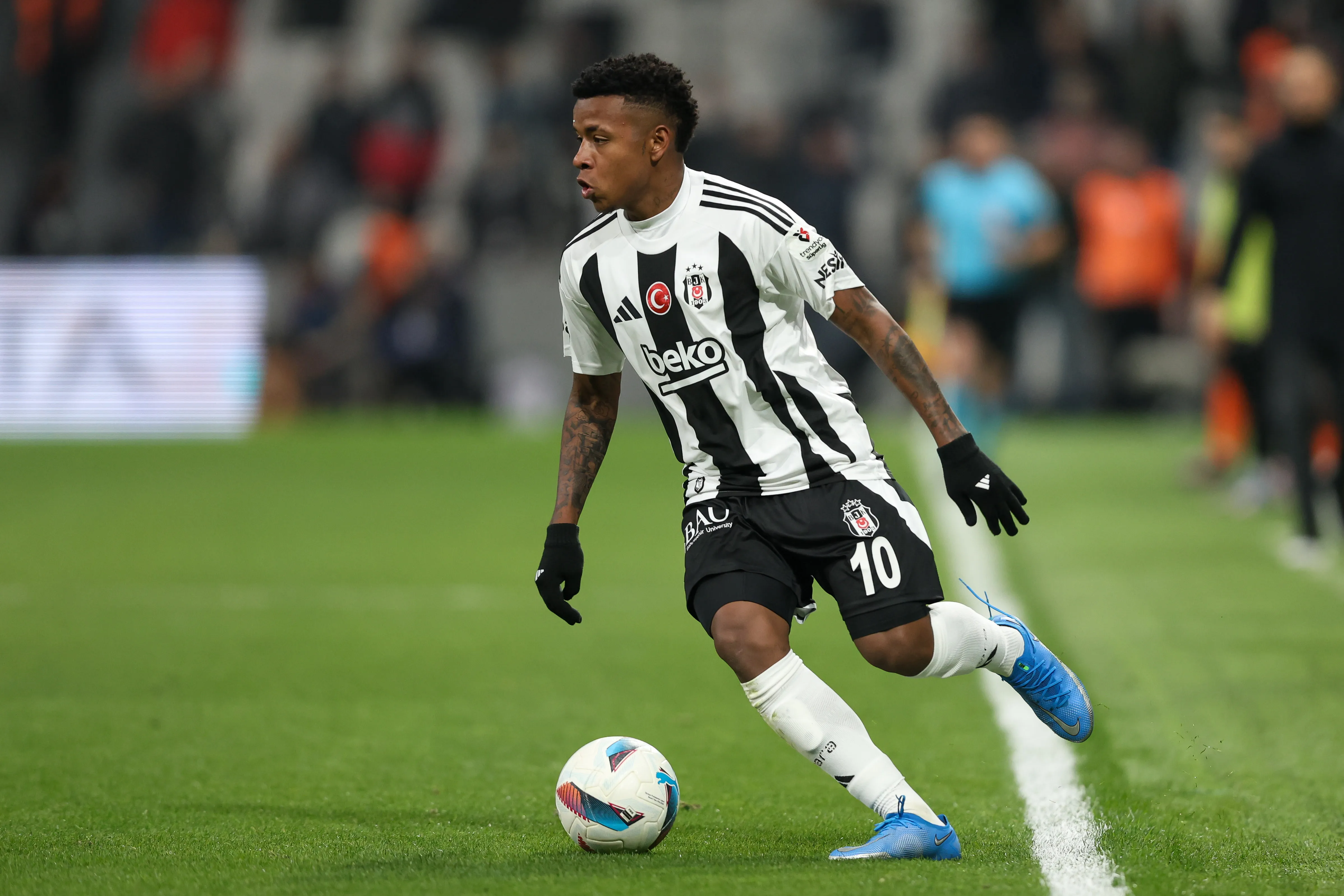 Arroyo durante a passagem pelo Besiktas (Foto: Ahmad Mora/Getty Images)