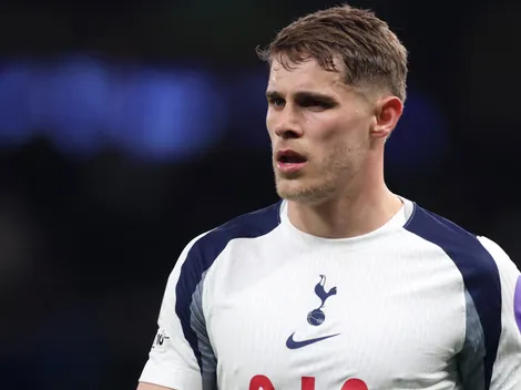 Manchester United avança pela contratação de Micky Van de Ven