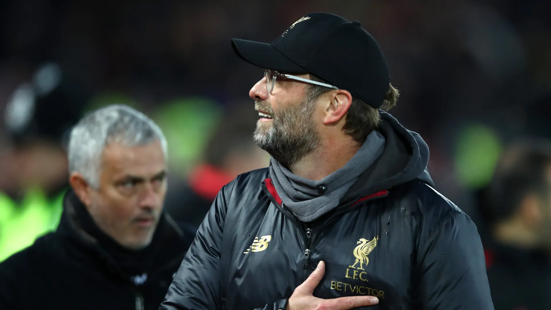 Jürgen Klopp enfrentando o técnico José Mourinho