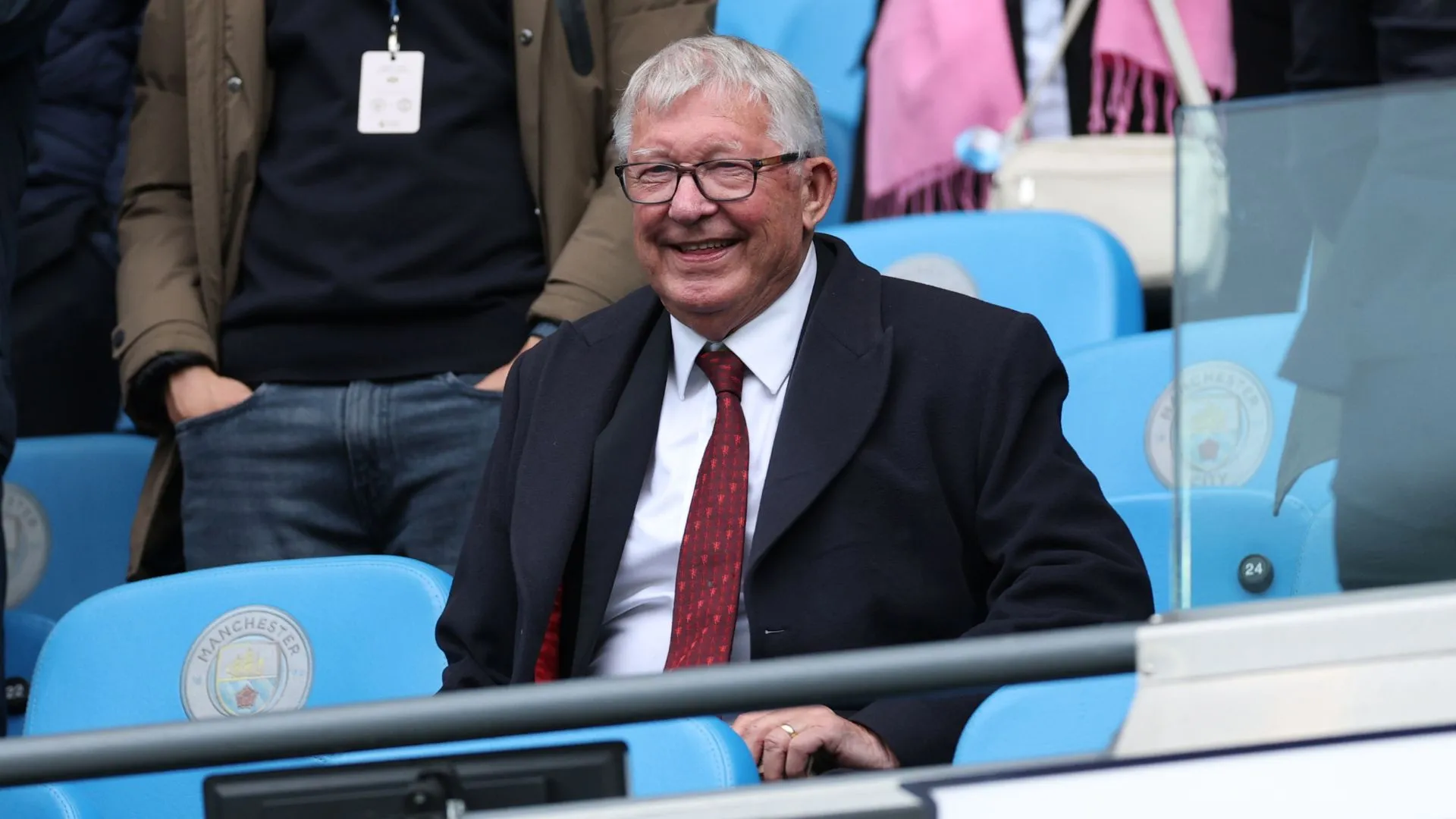 Mesmo aposentado, Alex Ferguson continua indo aos jogos do Manchester United (foto: Michael Regan/Getty Images)