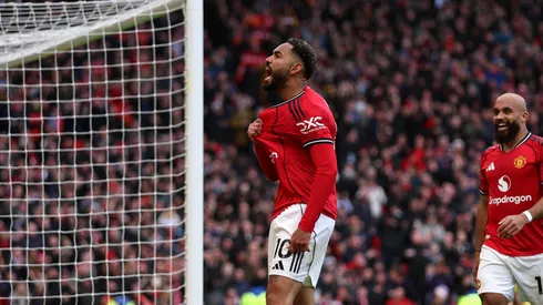 Matheus Cunha marca no United. (Foto: Lewis Storey/Getty Images)