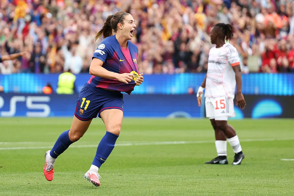 Alexia Putellas comemora um dos gols marcados sobre o Bayern na Champions Feminina – Foto: Judit Cartiel/Getty Images